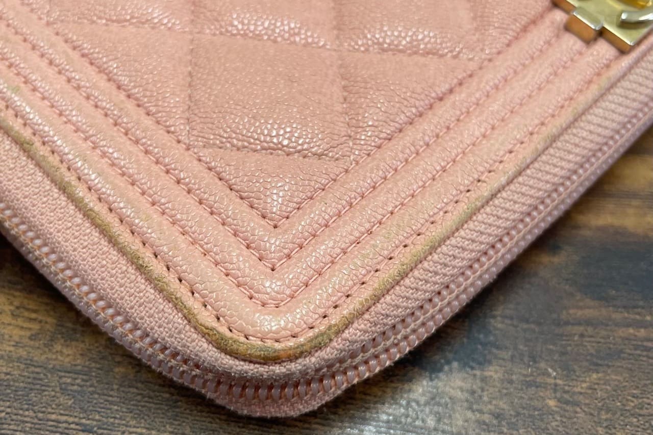 修理事例｜CHANEL(シャネル) 財布【角スレ補修・部分補色】 | BEFORE 